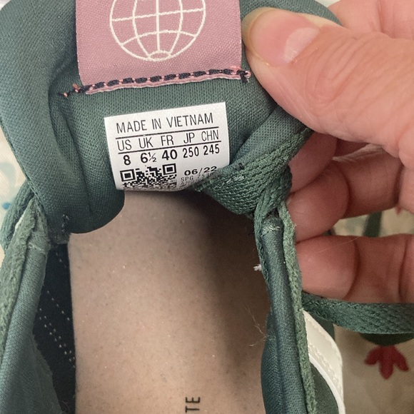 Adidas Run 70s Shoes - Green and White - Picture 7 of 7